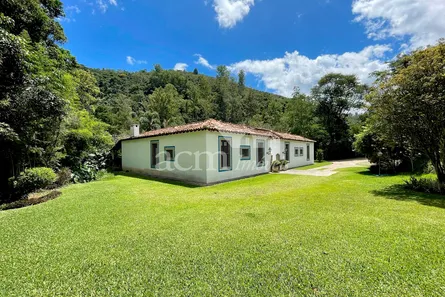 Casa com 4 Quartos para alugar, 6000m² no Cuiabá, Petrópolis