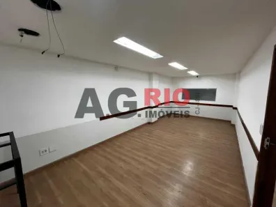 Ponto Comercial para alugar, 100m² no Taquara, Rio de Janeiro