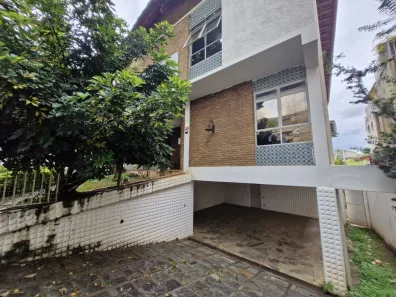 Casa com 7 Quartos à venda, 260m² no São José, Belo Horizonte