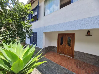 Casa com 3 Quartos para venda ou aluguel, 450m² no Nogueira, Petrópolis