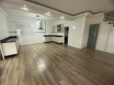 Sobrado com 3 Quartos para alugar, 150m² no Nova Brasília, Joinville