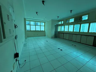 Sala Comercial para alugar, 50m² no Gonzaga, Santos