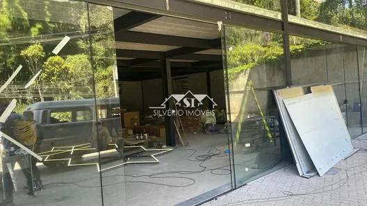 Ponto Comercial para alugar, 94m² no Carangola, Petrópolis