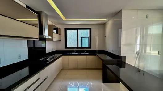 Casa com 4 Quartos para alugar, 320m² no Jardins Verona, Goiânia
