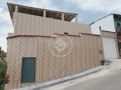 Sobrado com 4 Quartos à venda, 300m² no Centro, Simões Filho