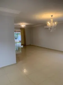 Sobrado com 4 Quartos para alugar, 270m² no Jardins Valência, Goiânia