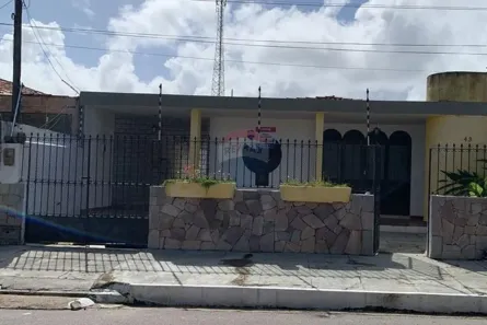Casa com 6 Quartos à venda, 330m² no Pitanguinha, Maceió