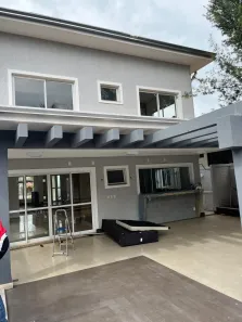 Casa de Condomínio com 5 Quartos para alugar, 320m² no Loteamento Portal do Sol II, Goiânia