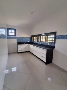 Casa de Condomínio com 3 Quartos para alugar, 200m² no Carangola, Petrópolis