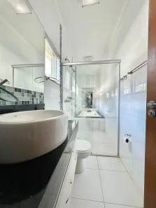 Casa de Condomínio com 4 Quartos para alugar, 242m² no Loteamento Portal do Sol II, Goiânia