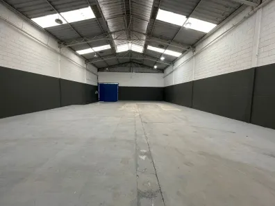 Galpão/Depósito/Armazém para alugar, 305m² no Laranjeiras, Betim
