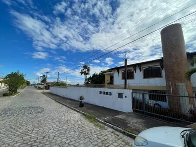 Sobrado com 4 Quartos à venda, 492m² no Candelária, Natal
