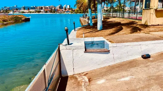 Casa de Condomínio com 2 Quartos à venda, 85m² no Gamboa, Cabo Frio