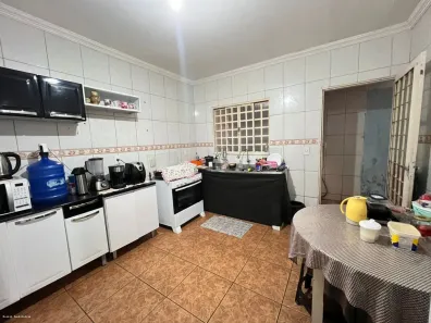 Sobrado com 4 Quartos à venda, 200m² no Santa Maria, Brasília