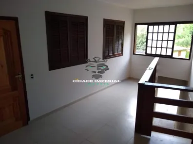 Casa de Condomínio com 3 Quartos para alugar, 120m² no Carangola, Petrópolis