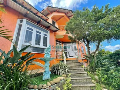 Sobrado com 4 Quartos à venda, 282m² no Jardim do Bosque, Cachoeirinha