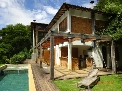 Casa de Condomínio com 4 Quartos para venda ou aluguel, 400m² no , Petrópolis