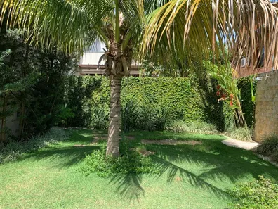 Casa de Condomínio com 4 Quartos para alugar, 374m² no Jardim Florença, Goiânia