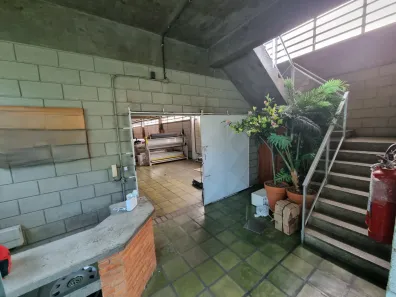 Prédio Comercial para alugar, 1050m² no Bingen, Petrópolis