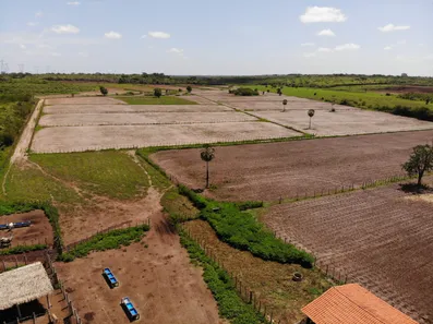 Fazenda/Sítio com 3 Quartos à venda, 124000000m² no Centro, Campo Maior