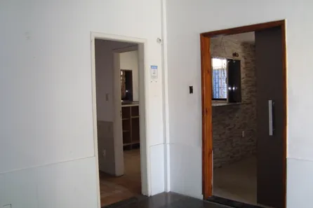 Imóvel Comercial com 4 Quartos para alugar, 10m² no Centro, Nova Iguaçu