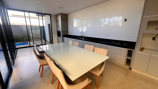 Casa de Condomínio com 3 Quartos para alugar, 202m² no Jardins Madri, Goiânia