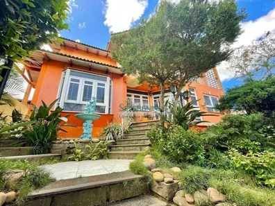 Sobrado com 4 Quartos à venda, 282m² no Jardim do Bosque, Cachoeirinha