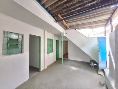 Casa com 2 Quartos para alugar, 45m² no Santa Tereza, Belo Horizonte