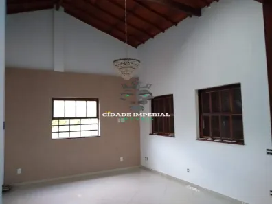 Casa de Condomínio com 3 Quartos para alugar, 120m² no Carangola, Petrópolis