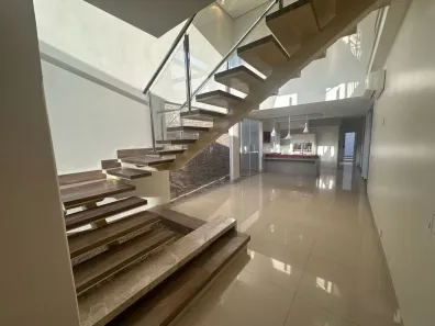 Sobrado com 3 Quartos para alugar, 260m² no Plano Diretor Sul, Palmas