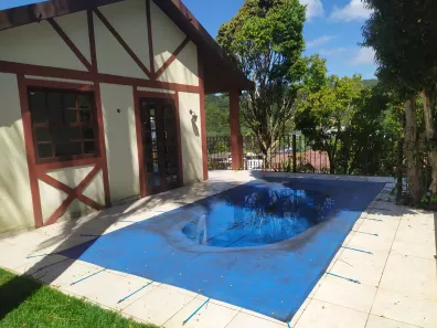 Apartamento com 2 Quartos para alugar, 60m² no Quarteirão Ingelheim, Petrópolis