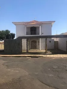 Sobrado com 4 Quartos à venda, 285m² no Vila Yamada, Araraquara