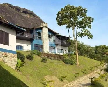 Casa com 5 Quartos para venda ou aluguel, 1060m² no Samambaia, Petrópolis