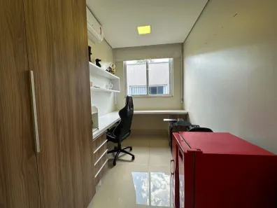 Sobrado com 4 Quartos para alugar, 340m² no Jardins Valência, Goiânia