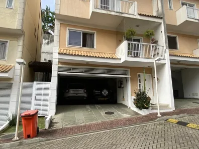 Casa de Condomínio com 4 Quartos para venda ou aluguel, 170m² no Freguesia (Jacarepaguá), Rio de Janeiro