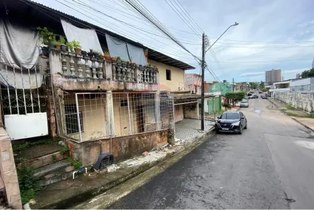 Casa com 6 Quartos à venda, 263m² no Adrianópolis, Manaus