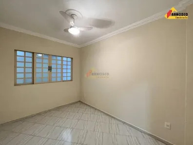 Casa com 3 Quartos para alugar, 184m² no São José, Divinópolis