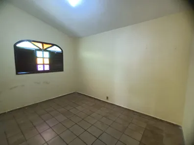 Casa com 2 Quartos para alugar, 140m² no Candelária, Natal