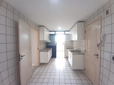 Apartamento com 3 Quartos para alugar, 130m² no Aleixo, Manaus