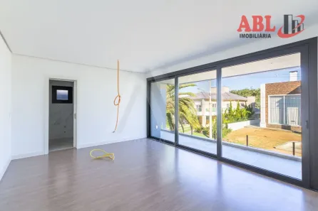 Sobrado com 4 Quartos à venda, 320m² no Distrito Industrial, Cachoeirinha
