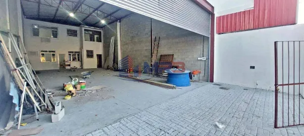Galpão/Depósito/Armazém para alugar, 236m² no Rocha Miranda, Rio de Janeiro