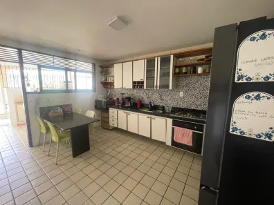 Sobrado com 5 Quartos à venda, 384m² no Candelária, Natal