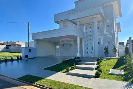 Sobrado com 4 Quartos à venda, 243m² no Loteamento Manoel Gomes da Cunha, Araguaína