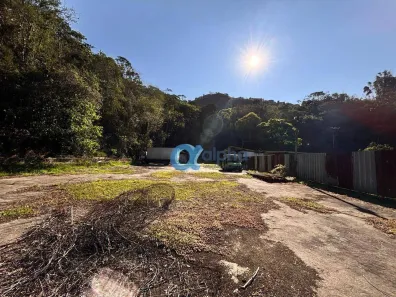 Galpão/Depósito/Armazém para alugar, 650m² no Quarteirão Brasileiro, Petrópolis