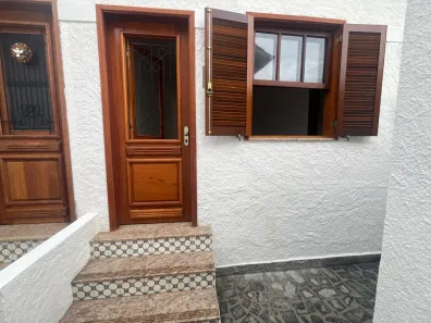 Casa de Condomínio com 2 Quartos para alugar, 60m² no Duchas, Petrópolis