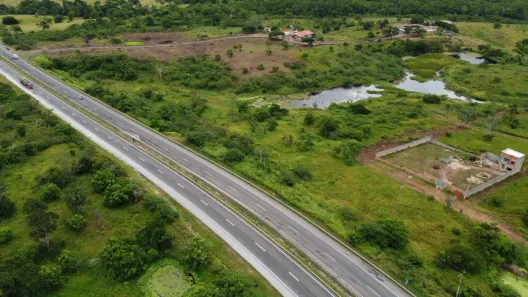 Lote/Terreno à venda, 4356m² no Parque Hildete Rocha, Simões Filho