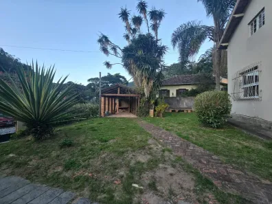 Casa com 5 Quartos para alugar, 100m² no Quarteirão Brasileiro, Petrópolis