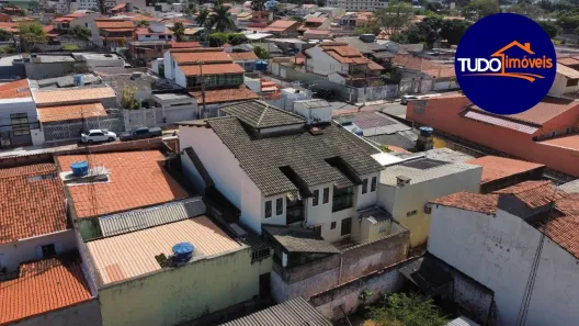 Sobrado com 5 Quartos para venda ou aluguel, 275m² no Setor Leste, Brasília