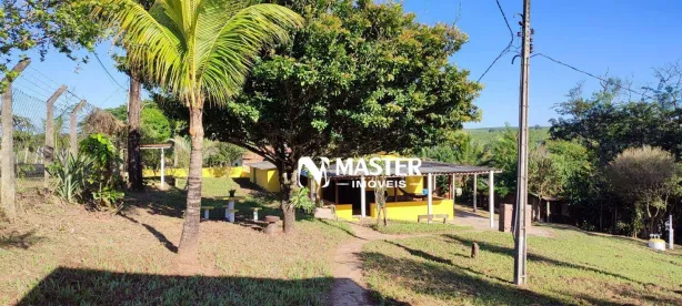 Fazenda/Sítio com 3 Quartos à venda, 200m² no Centro (Amadeu Amaral), Echaporã