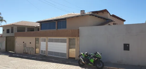 Sobrado com 3 Quartos à venda, 360m² no Setor Habitacional Arniqueira, Brasília